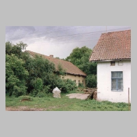 075-1016 Dettmitten Juni 1993 - Hinter den Bueschen das Wohnhaus der Familie Bernhard Walter.JPG